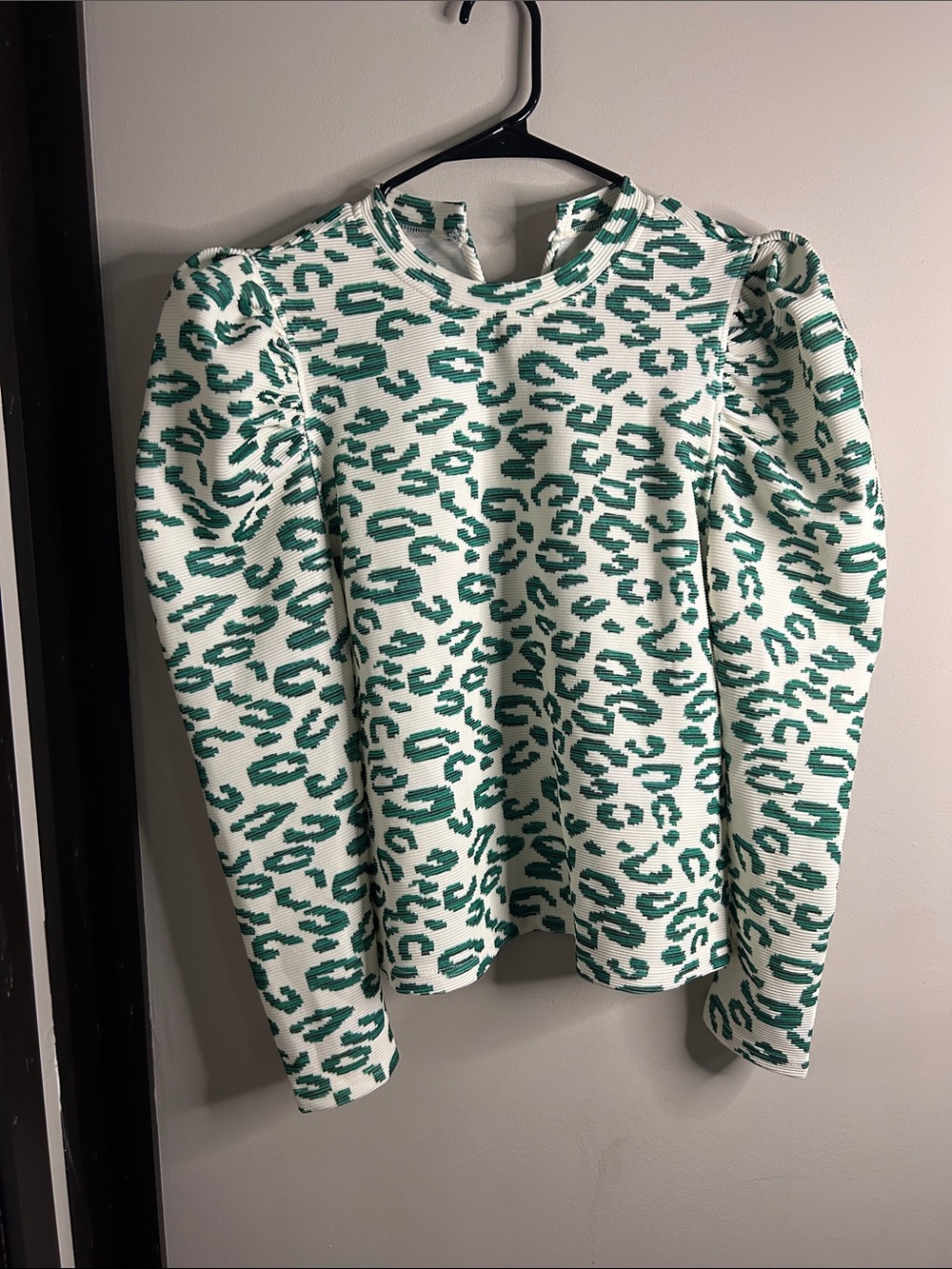 Green Leopard Print Puff-Sleeve Women's Top